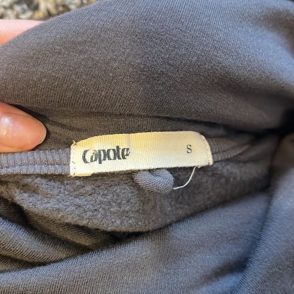 Capote Woman’s Grey Shawl With Fur Accents Size S - Picture 5 of 6